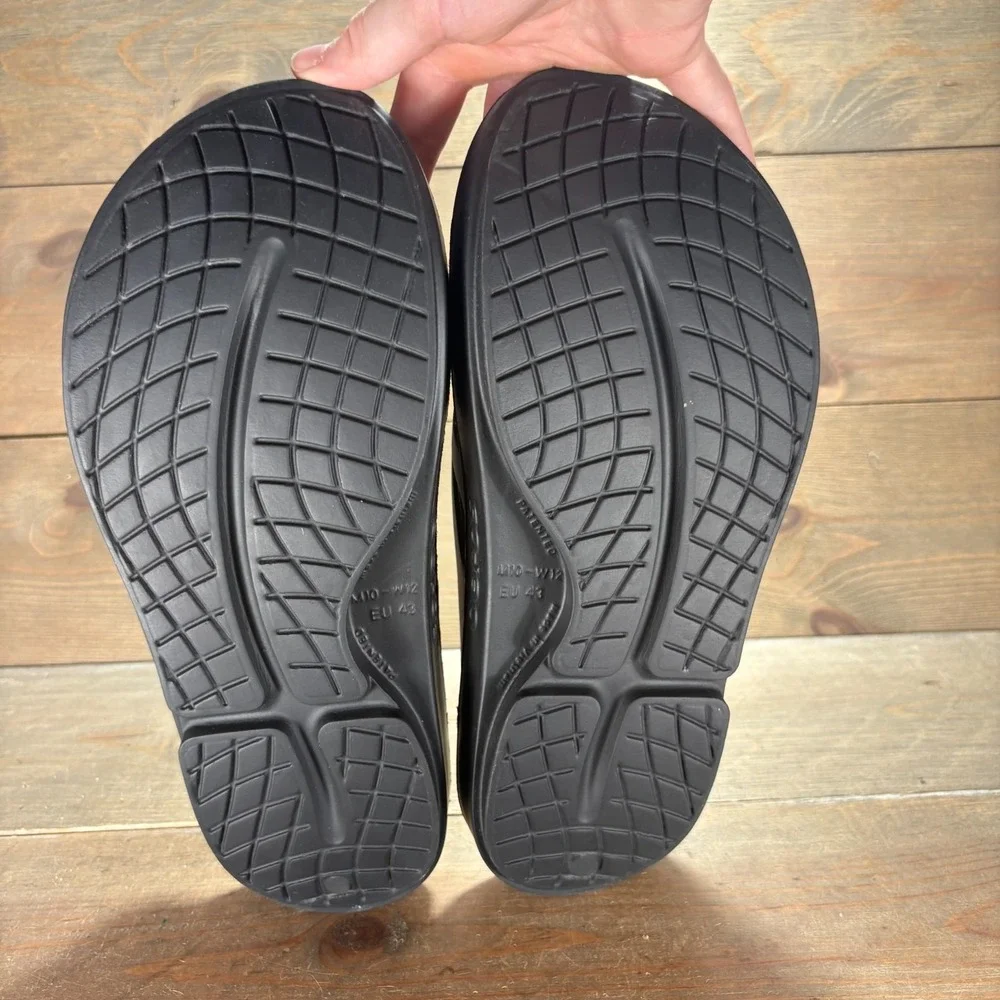 OOFOS OOriginal Mens size 10 shoes Black Recovery Slip On flip flop sandals
